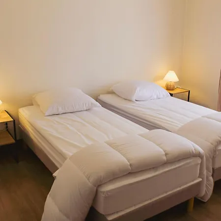 Maison Familiale Climatisee 8 A 10 Pers *